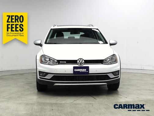 White 2017 Volkswagen Golf Alltrack SE