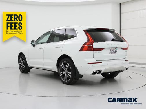 White 2019 Volvo XC60 T6 Momentum