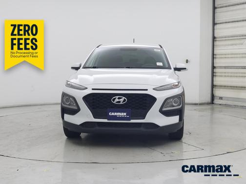 White 2018 Hyundai KONA SE