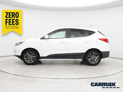 White 2015 Hyundai TUCSON SE