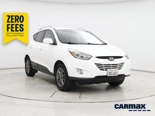 White 2015 Hyundai TUCSON SE