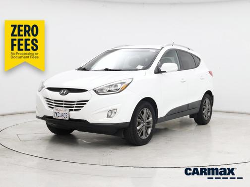 White 2015 Hyundai TUCSON SE