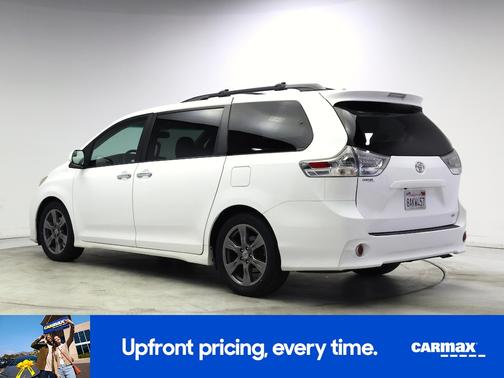 White 2017 Toyota Sienna SE