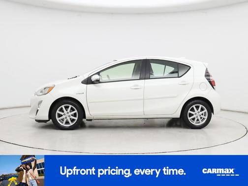 White 2016 Toyota Prius c Three