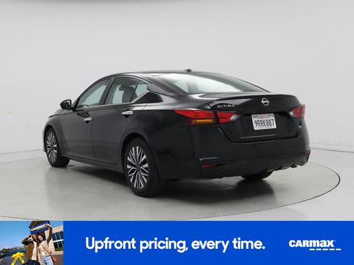 Black 2025 Nissan Altima SV