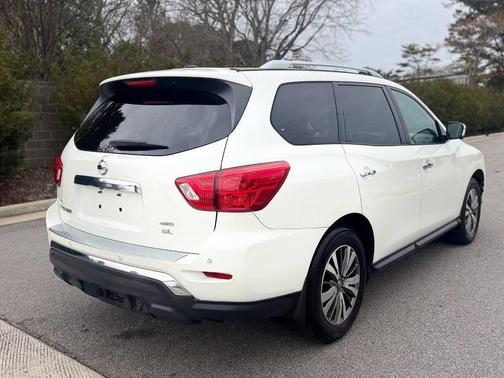 2017 Nissan Pathfinder SL