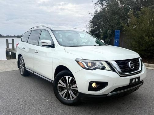 2017 Nissan Pathfinder SL