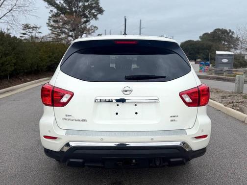 2017 Nissan Pathfinder SL