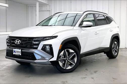 White 2025 Hyundai TUCSON SEL Convenience