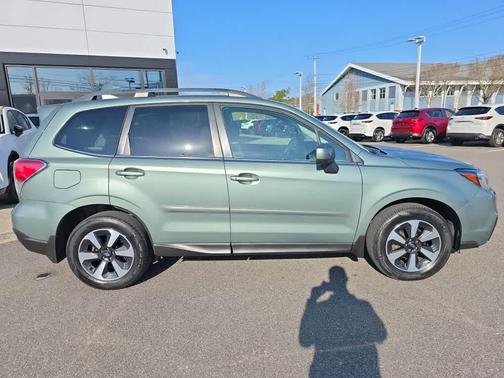 Jasmine Green Metallic 2018 Subaru Forester 2.5i Limited