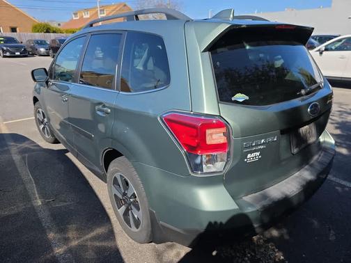 Jasmine Green Metallic 2018 Subaru Forester 2.5i Limited