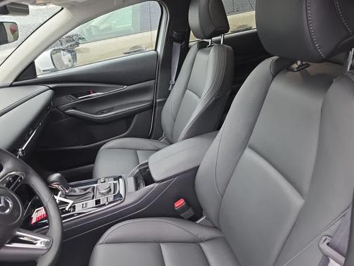 Snowflake White Pearl Mica 2024 Mazda CX-30 2.5 S Preferred Package