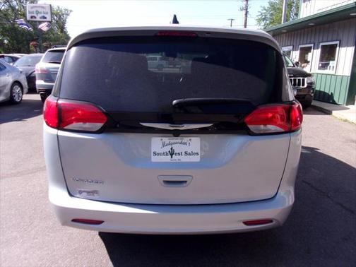 2023 Chrysler Voyager LX