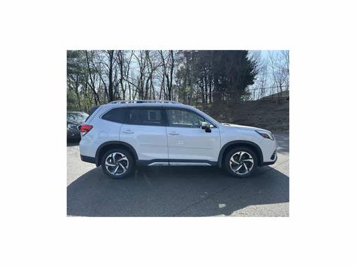Crystal White Pearl 2024 Subaru Forester Touring