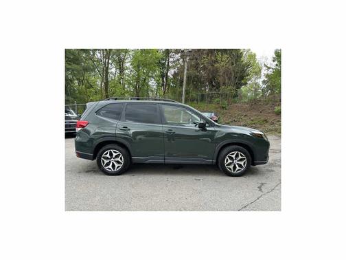 Cascade Green Silica 2023 Subaru Forester Premium