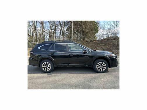 Crystal Black Silica 2024 Subaru Outback Premium