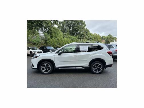 Crystal White Pearl 2024 Subaru Forester Touring