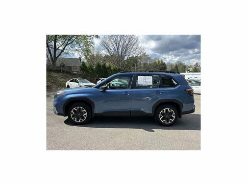 2025 Subaru Forester Base