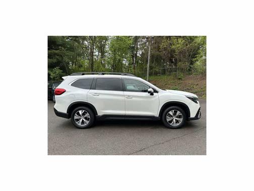 Crystal White Pearl 2023 Subaru Ascent Premium 7-Passenger