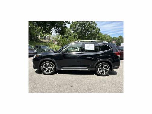 Crystal Black Silica 2024 Subaru Forester Touring