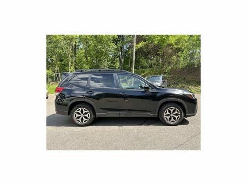 Crystal Black Silica 2021 Subaru Forester Premium