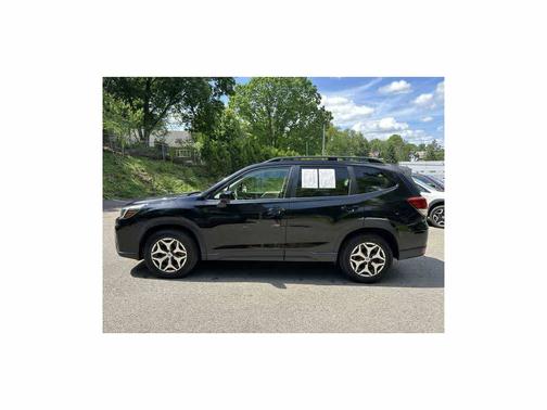 Crystal Black Silica 2021 Subaru Forester Premium