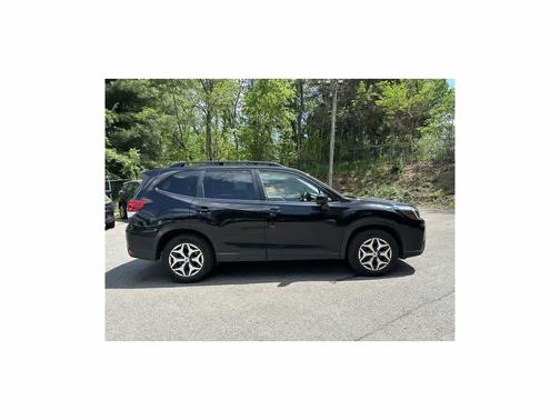 Crystal Black Silica 2021 Subaru Forester Premium