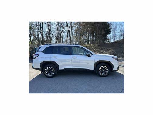 Crystal White Pearl 2025 Subaru Forester Premium