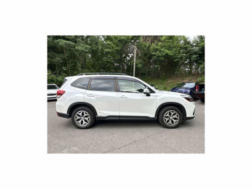 Crystal White Pearl 2021 Subaru Forester Premium