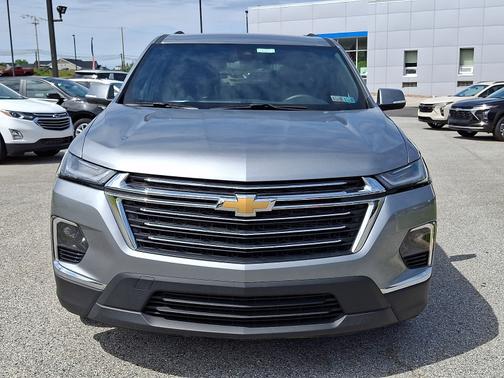 Sterling Gray Metallic 2023 Chevrolet Traverse LT Cloth