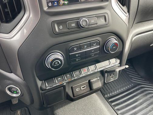 2022 Chevrolet Silverado 1500 Custom Trail Boss