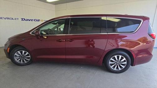 2022 Chrysler Pacifica Hybrid Touring L