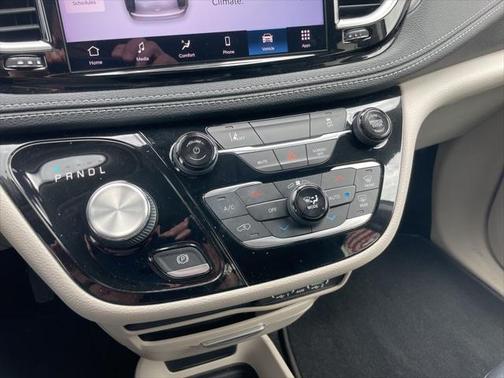 2022 Chrysler Pacifica Hybrid Touring L