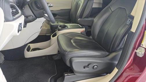2022 Chrysler Pacifica Hybrid Touring L