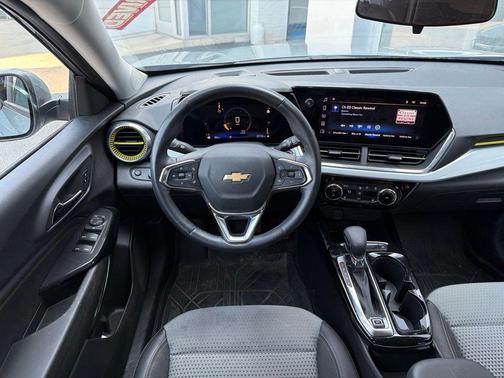 Sterling Gray Metallic 2024 Chevrolet Trax LT
