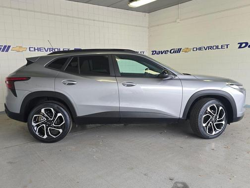 Sterling Gray Metallic 2025 Chevrolet Trax FWD 2RS
