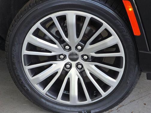 Diamond Black Crystal Pearlcoat 2023 Jeep Grand Wagoneer Series III 4x4