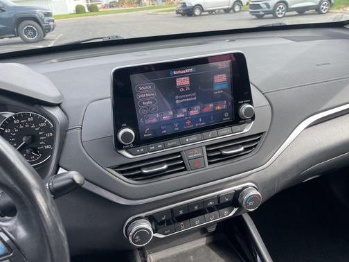 2022 Nissan Altima 2.5 SV