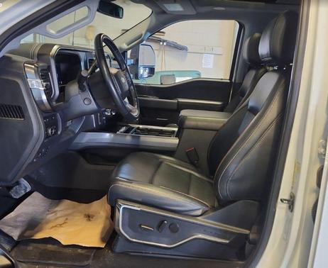 Oxford White 2024 Ford F-250 Lariat