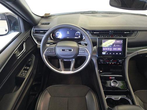 Bright White Clearcoat 2023 Jeep Grand Cherokee Altitude