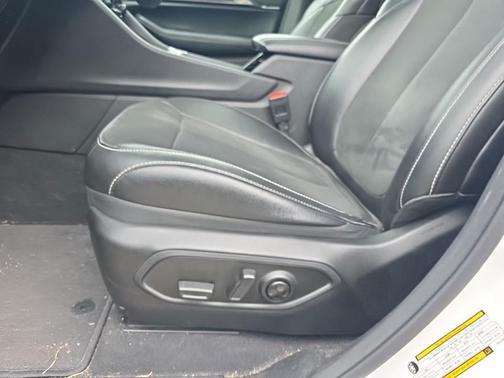Bright White Clearcoat 2023 Jeep Grand Cherokee Altitude