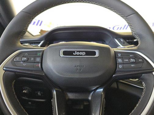 Bright White Clearcoat 2023 Jeep Grand Cherokee Altitude
