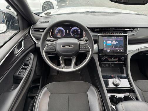 Bright White Clearcoat 2023 Jeep Grand Cherokee Altitude