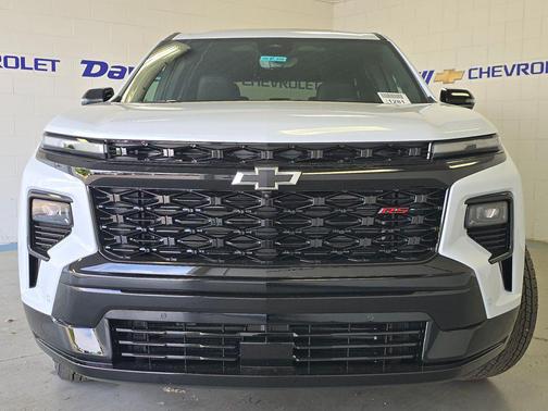 Polar White Tricoat 2026 Chevrolet Traverse RS