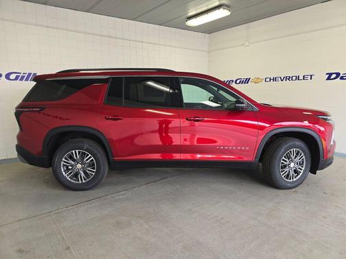 Radiant Red Tintcoat 2026 Chevrolet Traverse LT