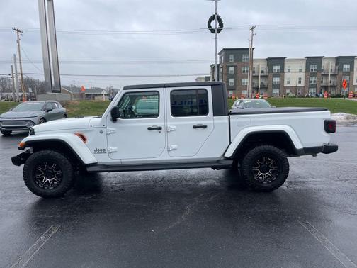 2022 Jeep Gladiator Overland