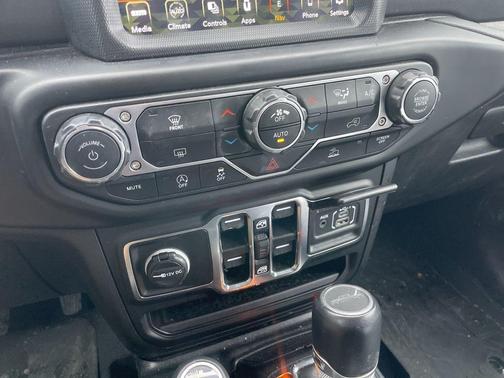 2022 Jeep Gladiator Overland