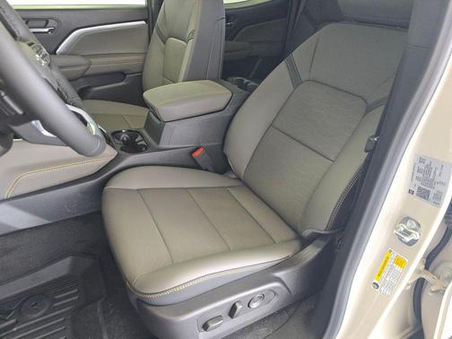 White Sands 2026 Chevrolet Colorado ZR2