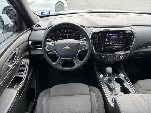 Summit White 2023 Chevrolet Traverse LT Cloth