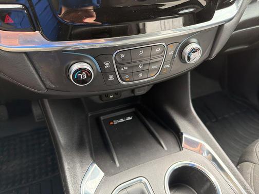 Summit White 2023 Chevrolet Traverse LT Cloth
